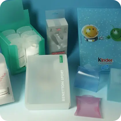 Astucci e scatole in plastica trasparente per packaging cosmetico e retail prodotti da Seriplast Firenze.