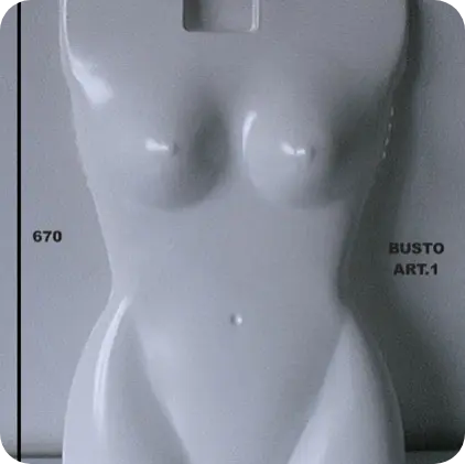Busto portacostume donna modello Art.1 altezza 670 mm in plastica termoformata – Seriplast Firenze