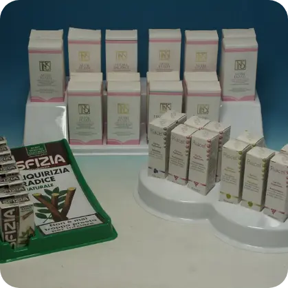 Espositori sagomati in plastica per cosmetici e profumi – produzione su misura Seriplast